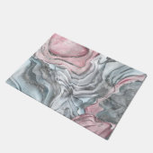 赤面バラ大理石-パステルピンクと銀 ドアマット (アングル)
