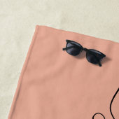 赤面パーソナライズされたピンクの書名 ビーチタオル (インサイチュ)