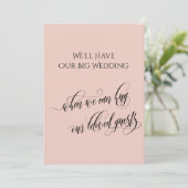 赤面ピンクいつ私たちはあなたを延期したハグ結婚できる 招待状 (スタンド正面)