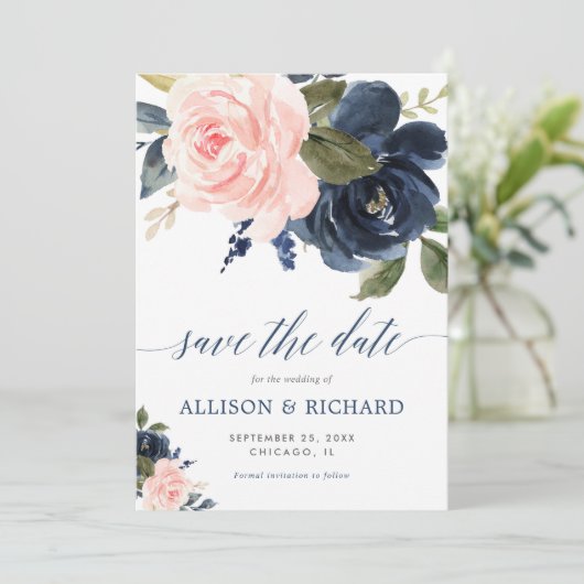 赤面ピンクとネイビーブルーのフローラは日付を保存 招待状 (スタンド正面)