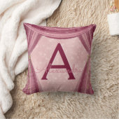 赤面ピンクとバーガンディーカーテンのモノグラム名 クッション (ブランケット)