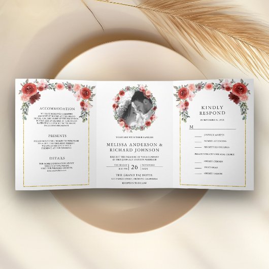 赤面ピンクとブルゴーニュのフローラ結婚すべて 三つ折り招待状