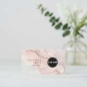 赤面ピンクと金ゴールドのQRコードロゴ 名刺 (スタンド正面)