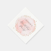 赤面ピンクと金ゴールド水彩バースデーパーティー スタンダードカクテルナプキン (角)