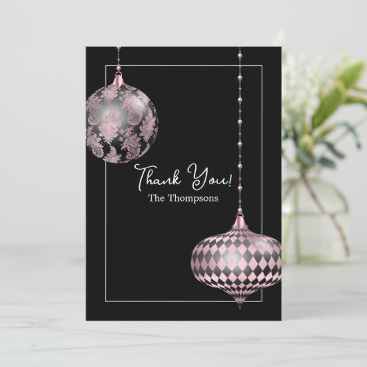 赤面ピンクと黒のクリスマスボードボールの写真 サンキューカード (スタンド正面)
