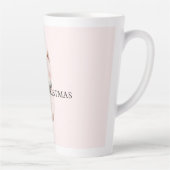 赤面ピンクのクリスマスキャット カフェラテマグ (右)