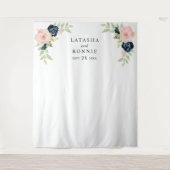 赤面ピンクのネイビー結婚ブルーフローラの背景 タペストリー (正面)