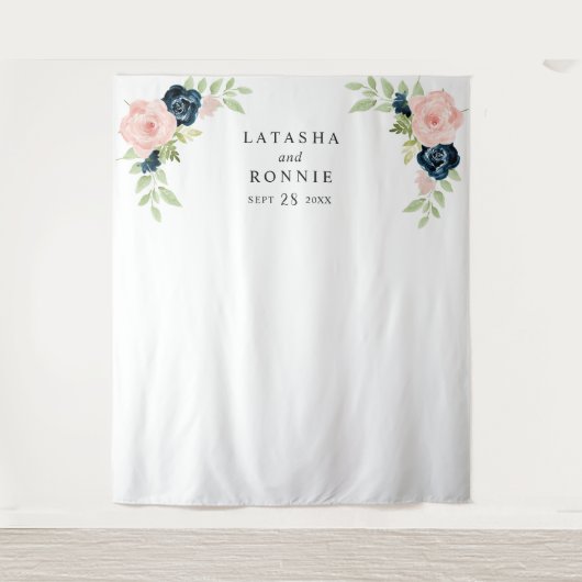 赤面ピンクのネイビー結婚ブルーフローラの背景 タペストリー (正面)