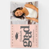 赤面ピンクの卒業写真のグレーのはっきりしたキャップ 横断幕 (縦)