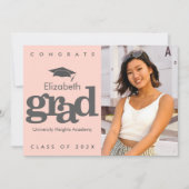 赤面ピンクの卒業写真のグレーのモダンキャップ 案内状 (正面)