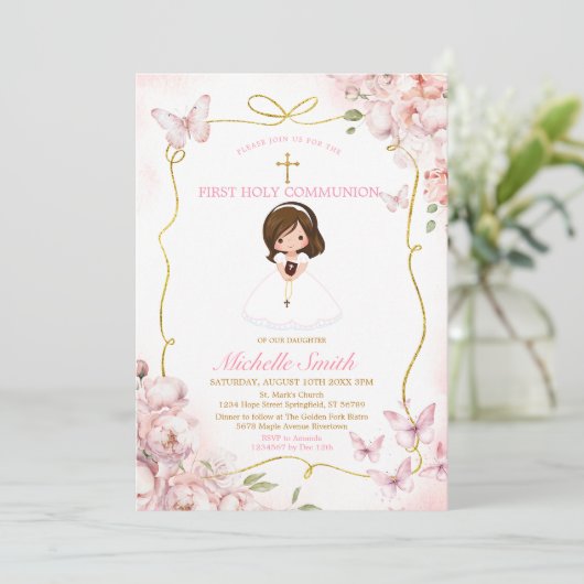 赤面ピンクの女の子が最初の聖餐式を保持 招待状 (スタンド正面)