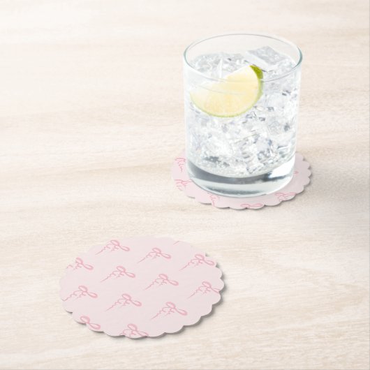 赤面ピンクの弓パターンのミニマルな女の子の赤ちゃんシャワー ペーパーコースター (インサイチュ)