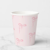 赤面ピンクの弓パターンのミニマルな女の子の赤ちゃんシャワー 紙コップ (正面)