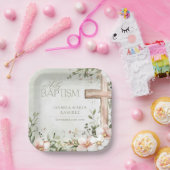 赤面ピンクの花の木製クロスバプティスグリーン ペーパープレート (パーティー)
