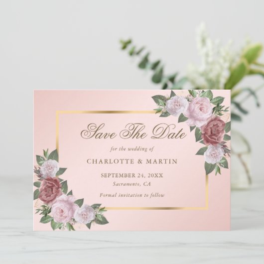 赤面ピンクの金ゴールドフローラ結婚式日付カードを保存 セーブザデート (スタンド正面)