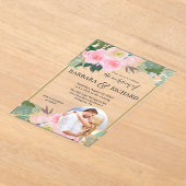 赤面ピンクの金ゴールドロマンチックなフローラ結婚写真 アクリル招待状 (レイダウン)