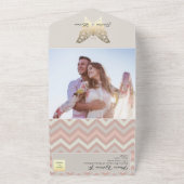 赤面ピンクの金ゴールド蝶の結婚式の招待 オールインワン招待状 (外側)