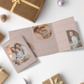 赤面ピンクのArch Year in Review Family Update 三つ折りクリスマスカード