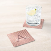 赤面ピンクアンドゴールドフォイルストライプズモノグラム誕生日 スクエアペーパーコースター (インサイチュ)