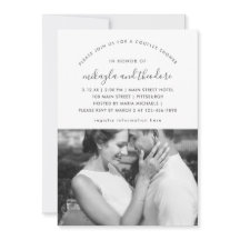 赤面ピンクカップルのシャワーフォト招待状