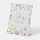 赤面ピンクガーデン花シャワーいくつキス 台座サイン (正面)