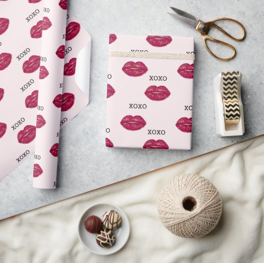 赤面ピンクキスレッドリップXOXO ラッピングペーパー (クラフト)