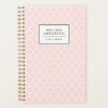 赤面ピンククローバーパターンパーソナライズされたプランナー プランナー手帳<br><div class="desc">スタイリッシュとモダンプランナーは赤面のピンクと白の四葉飾りを特徴とする。このプランナーフェミニンは完全にカスタマイズ可能です。これは贈り物に最適パーソナライズされただ。その他の色を使用できます。</div>