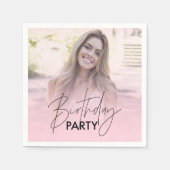 赤面ピンクグラデーショパーソナライズされたン誕生日 スタンダードカクテルナプキン (正面)