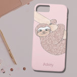 赤面ピンクグリッタースロッスネームモノグラムガーリー iPhone 8/7ケース<br><div class="desc">ナマケモノは好き？この可愛い電話ケ飾ースは枝から赤面ピンクのグリッターのスマぶら下がったースを持っている。この電話ケースをパーソナライズするには、名前を自分の名前に変更するか、または仲間の怠け者の恋人の名前を変更して、それを完璧な贈り物にする。名前を任意のモノグラムに変更するこもしともできる。オリジナル水彩©ミケーレデイビス</div>