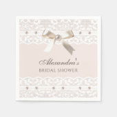 赤面ピンクサテンボウホワイトレースブライダルシャワー スタンダードカクテルナプキン (正面)