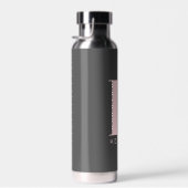 赤面ピンクシンプルのモノグラムオンチャコールグレー ウォーターボトル (右面)