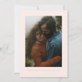 赤面ピンクタイポグラフィ結婚ズ セーブザデート (裏面)