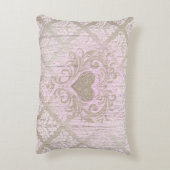 赤面ピンクダマスクとハート アクセントクッション (裏面(縦))