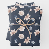 赤面ピンクネイビーブルーフローラ誕生日ベビーシャワー ラッピングペーパーシート (インサイチュ)