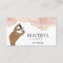 赤面ピンクネイルサロン女性手爪、 ネイル技術者