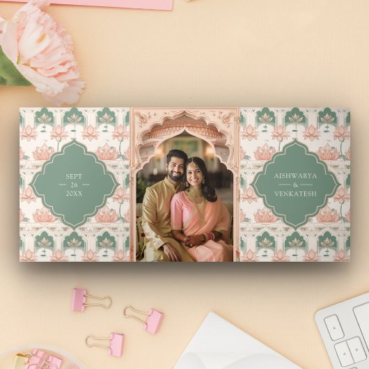 赤面ピンクパステルグリーンロータスポンドインディアン結婚ズ 三つ折り招待状