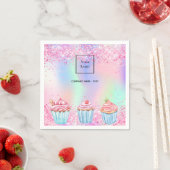 赤面ピンクパープルベーキングカップケーキのベーカリーのロゴ スタンダードカクテルナプキン (インサイチュ)