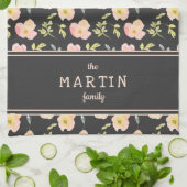 赤面ピンクフラワーズブラックカスタムファミリー名 キッチンタオル (折り畳み)