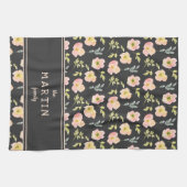 赤面ピンクフラワーズブラックカスタムファミリー名 キッチンタオル (横)