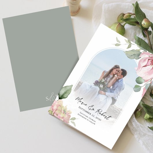 赤面ピンクフローラアーチエレガントな結婚式 セーブザデート