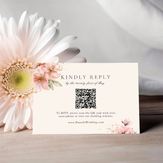 赤面ピンクフローラエレガントスクリプトウェディングRSVP エンクロージャーカード