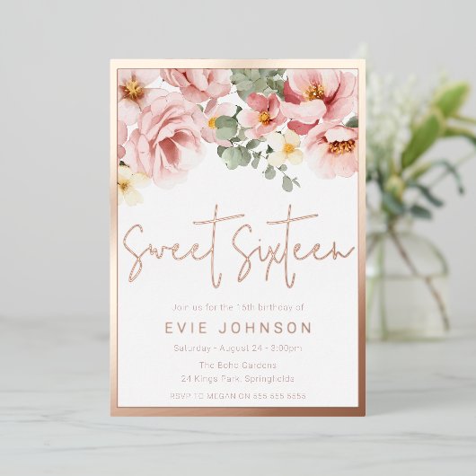 赤面ピンクフローラスウィート16パーティーバラ金ゴールド 箔招待状 (立ち正面)