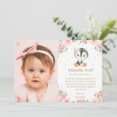 赤面ピンクフローラペンギン1歳の誕生日写真 サンキューカード (スタンド正面)