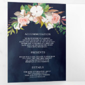 赤面ピンクフローラマグノリアコットンネイビー結婚ズ 三つ折り招待状 (内部最初)