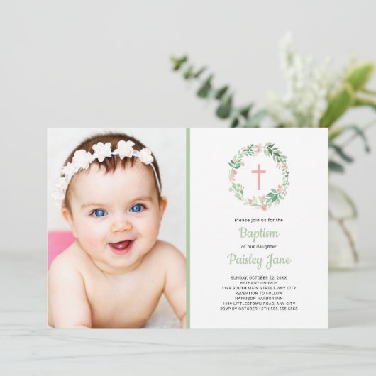 赤面ピンクフローラリースバプテスマ写真の招待 招待状 (スタンド正面)