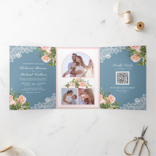赤面ピンクフローラレースダスティブルーQRコード結婚ズ 三つ折り招待状 (内部)