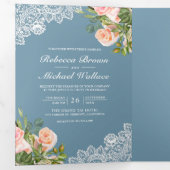 赤面ピンクフローラレースダスティブルーQRコード結婚ズ 三つ折り招待状 (内部最初)