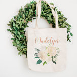 赤面ピンクフローラ結婚ブーケの花嫁名 トートバッグ<br><div class="desc">トートバッグのデザインパーソナライズされたは、バラと緑のフローラを含む水の色のブーケモダンとハンドレタースクリプトのファーストネームのモノグラムを特徴と金ゴールドのブーケ書は、白のニュートラルな色合いエレガント、クリーム、赤面のピンク、と緑の。結婚式素晴らしに贈り物を作る/花嫁さん!</div>