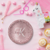 赤面ピンクブラシ仕上げメタルグリッターモノグラム名 ペーパープレート (パーティー)