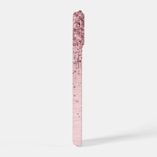 赤面ピンクブラシ仕上げメタルグリッターモノグラム名 iPhone 15ケース (右側面)